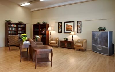 A cozy common area with seating and bookshelves