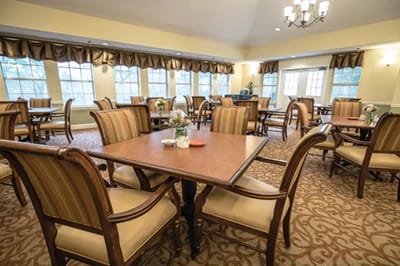 Cozy dining room with tables and chairs