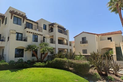 Exterior view of the Casa de Mañana building