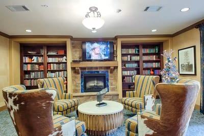 Cozy common area with bookshelves and seating