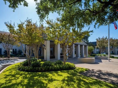 Front entrance of Emerson on Harvest Hill with landscaped gardens