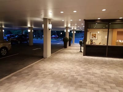 Entrance area of the facility with a parking area