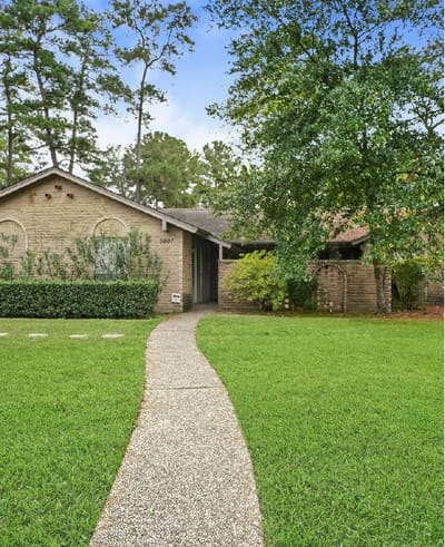 Exterior view of the Avid Care Cottages building