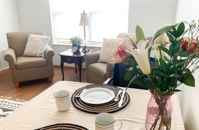 Cozy common area with seating and flowers
