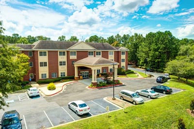 Exterior view of Magnolia Place of Roswell with parking lot