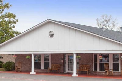 Exterior view of Magnolia Ridge Assisted Living Facility