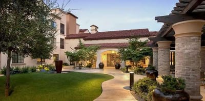 Beautiful outdoor courtyard of the Maravilla facility