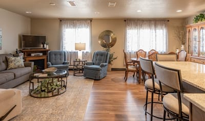 Well-furnished common area in a retirement community