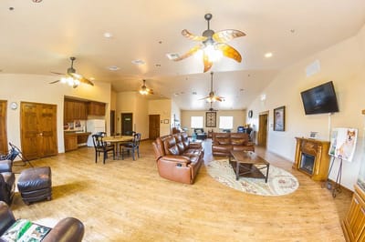 Common area with seating and a cozy atmosphere