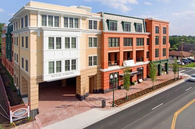 Exterior view of Sunrise of Vienna building and parking area