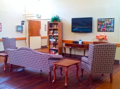 Cozy common area with seating and bookshelf