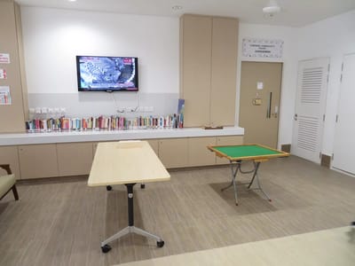 Interior view of a activity room with bookshelves and a TV