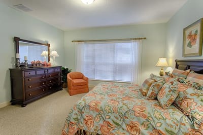 Cozy and well-decorated private resident room
