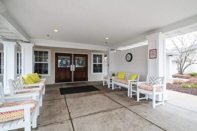 Entrance area with seating and decorative accents