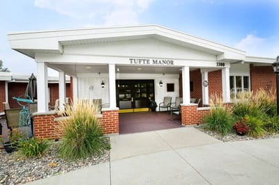 Front entrance of Tufte Manor with seating area