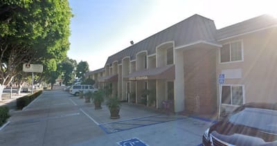 Exterior view of Vista Veranda Assisted Living building