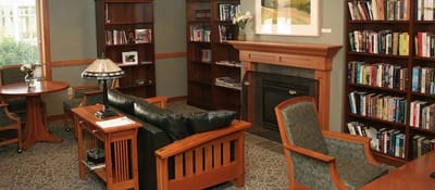 Cozy common area with bookshelves and seating