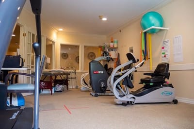 Well-equipped exercise room with fitness machines