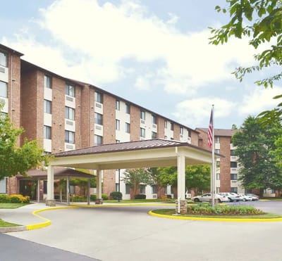 Exterior view of Edinburgh Square assisted living facility