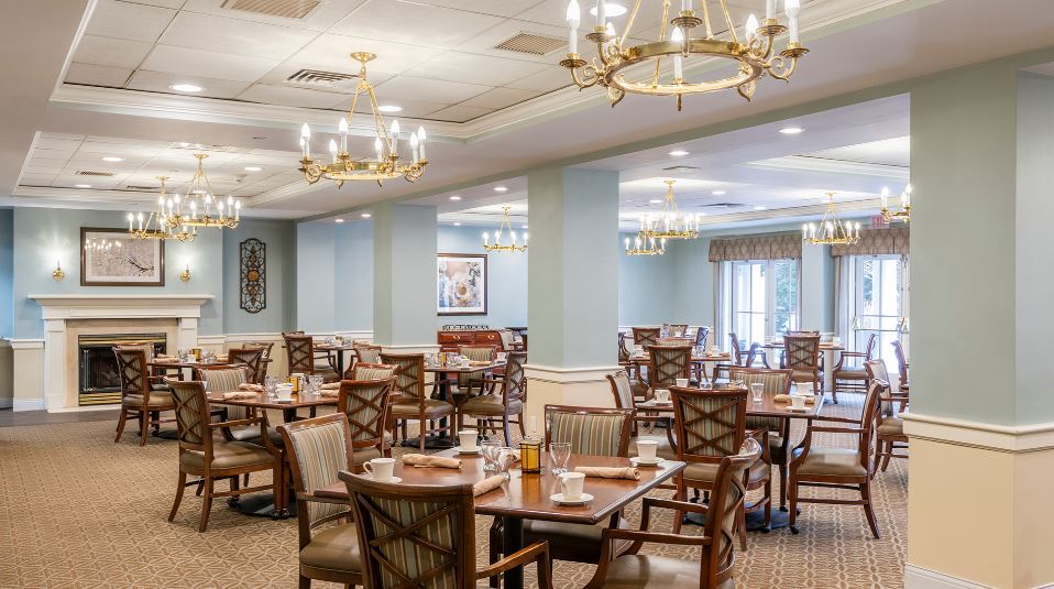 Bright and welcoming dining room with tables and chairs