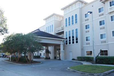 Entrance of Lenox on the Lake facility