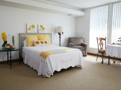 Cozy private room with yellow accents and floral decor