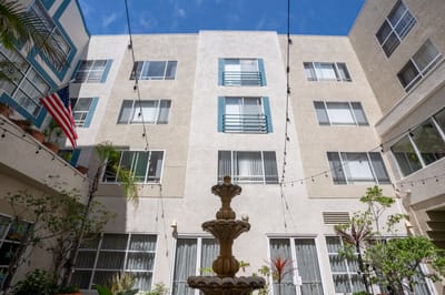 Courtyard view of Harbor Terrace with fountain and flag