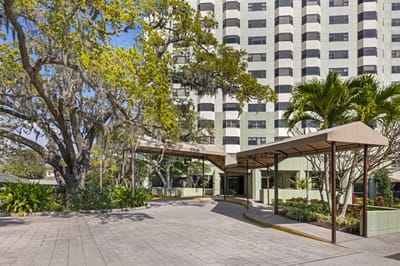 Exterior entrance of Brookdale Bayshore nursing home