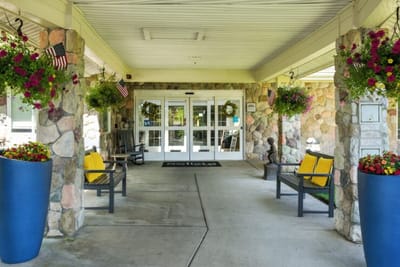 Entrance of Solista Newberg with seating and flowers