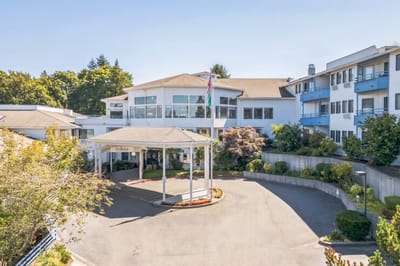 Exterior view of Solista Everett nursing home.