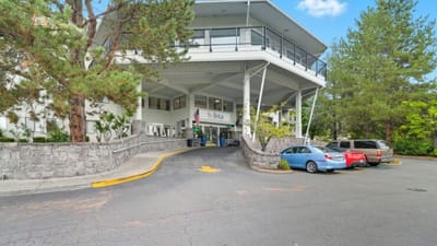 Exterior view of Solista Roseburg facility entrance.