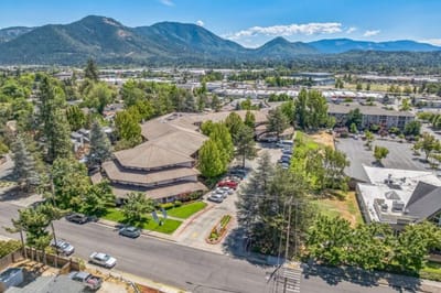 Aerial view of Solista Grants Pass with mountains in background.