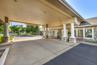 Entrance to Brookdale Kettleman Lane with covered awning
