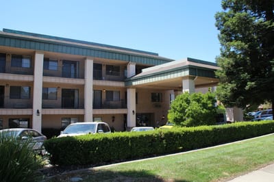 Exterior view of the Atria Carmichael Oaks facility