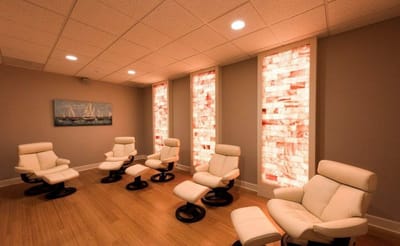 Relaxing common area with comfortable seating