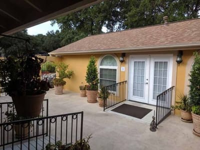Entrance of Pipestone Place with landscaped patio