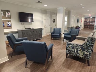 Common area with seating in a senior living facility