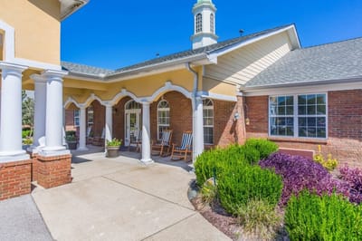 Entrance of Charter Senior Living of Hermitage with outdoor seating