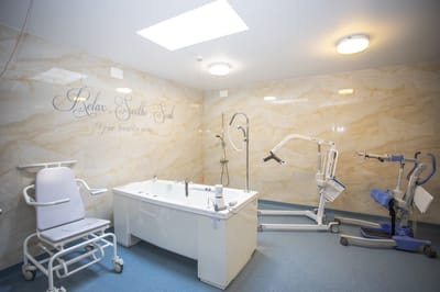 Hydrotherapy room with accessible equipment