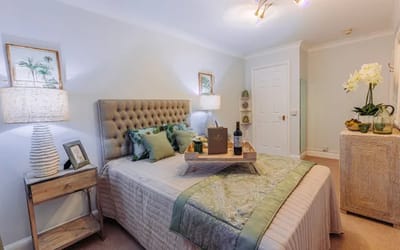 Cozy, well-decorated bedroom in the facility