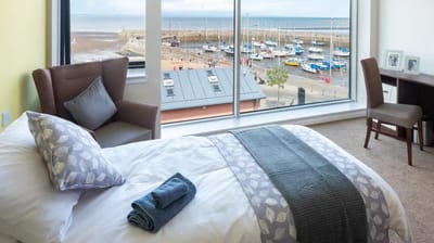 Cozy room with a view of the harbor