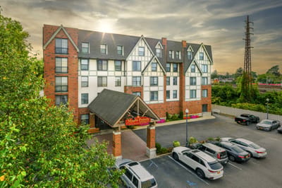 Exterior view of Maple Pointe Senior Living