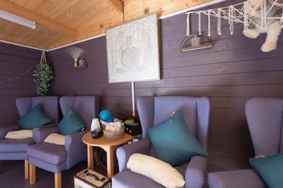 Cozy common area with chairs and decorations