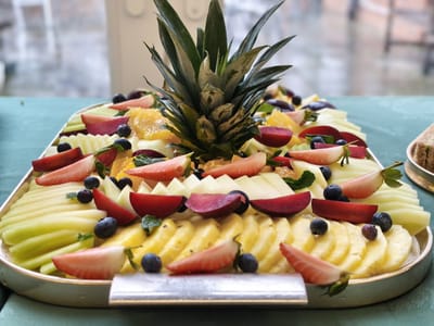 A colorful fruit platter with various fruits.