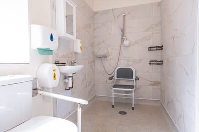 Accessible shower room with safety features