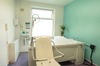 Accessible bathroom with bathtub and safety features