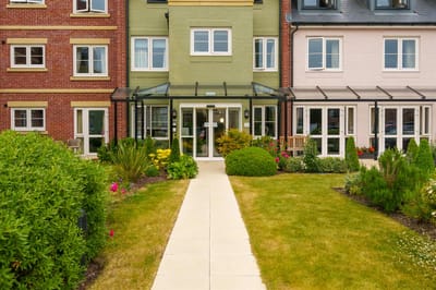 Exterior view of a welcoming assisted living facility.