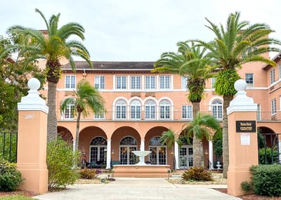Exterior view of Belvedere Commons of Franklin with palm trees