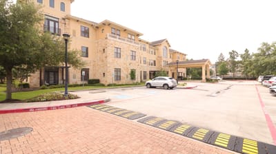 Exterior view of The Solana Vintage Park building and parking