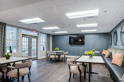 Cozy dining area with tables and flowers